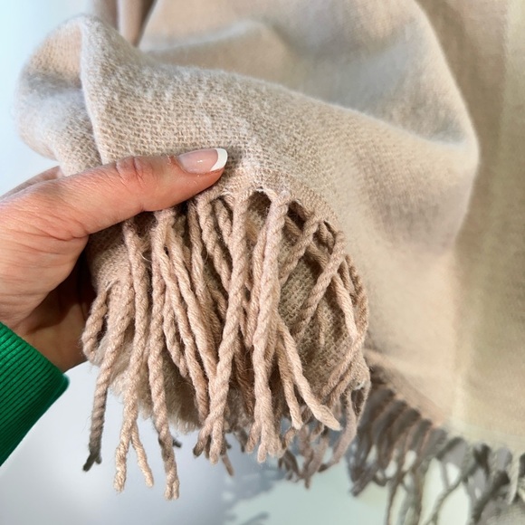 Soia & Kyo cozy acrylic wrap scarfigan fringe colorblock layering OS - Picture 9 of 10